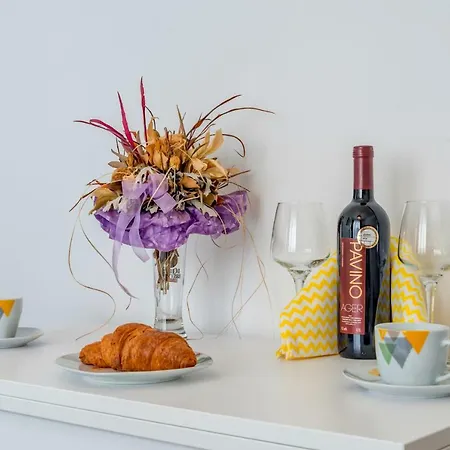 Апартаменти Chris's *